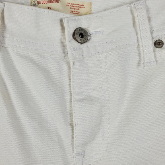 NWT No Boundaries 5 Pocket Capri Jeans, 15, White - Picture 3 of 13
